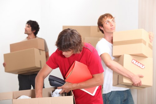 Van moving service supporting a safe and efficient transport job